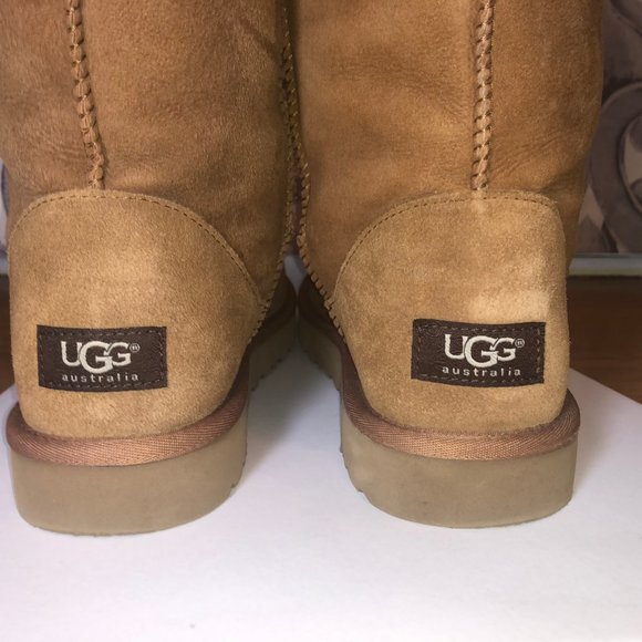 UGGS-NEW! - Picture 3 of 5